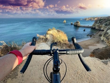 Un viaggio in bici attraverso l'Italia: la storia di un uomo che ha ritrovato la sua forza