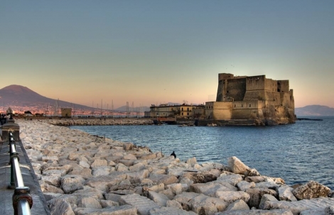 A Napoli &egrave; gi&agrave; tempo di mare: il fascino del turismo balneare partenopeo