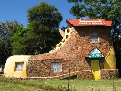 Ecco la Shoe House la casa a forma di scarpa